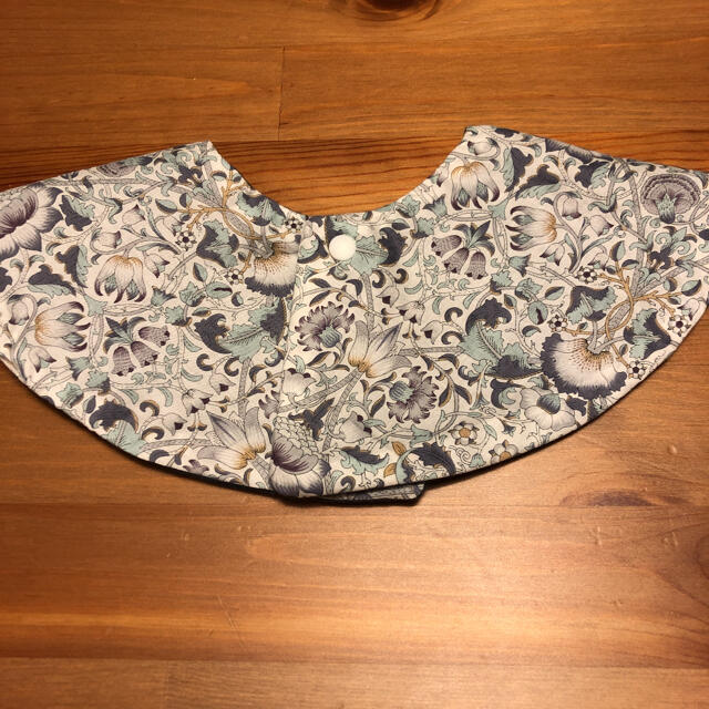 ハンドメイドスタイ✳︎よだれかけ✳︎男の子女の子✳︎リバティプリント キッズ/ベビー/マタニティのこども用ファッション小物(ベビースタイ/よだれかけ)の商品写真