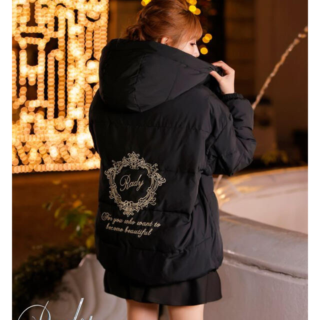 Rady(レディー)のrady ブラック　S バックロゴファイバーダウン　アウター　フレームrady　 レディースのジャケット/アウター(ダウンジャケット)の商品写真