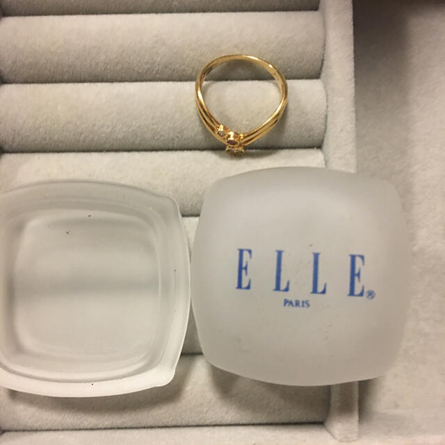 ELLE(エル)のELLE  K18 スリーストーンリング　12号 レディースのアクセサリー(リング(指輪))の商品写真