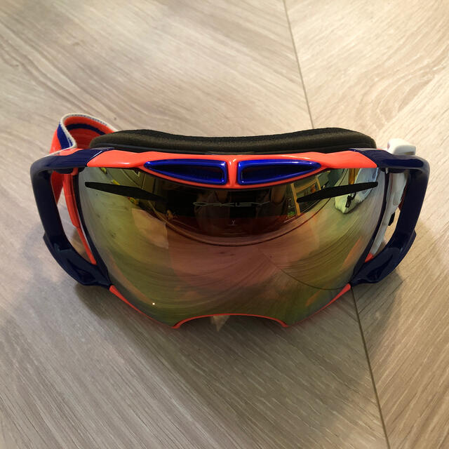 Oakley(オークリー)の【ねこさん様　専用】オークリー　スノボ用ゴーグル　ケース付き。 スポーツ/アウトドアのスノーボード(その他)の商品写真