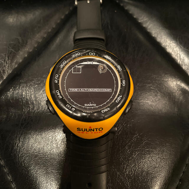 SUUNTO(スント)のSUUNTO VECTOR イエロー メンズの時計(腕時計(デジタル))の商品写真