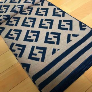 ‼️早い者勝ち‼️値下げありあり‼️マフラー(FENDI)