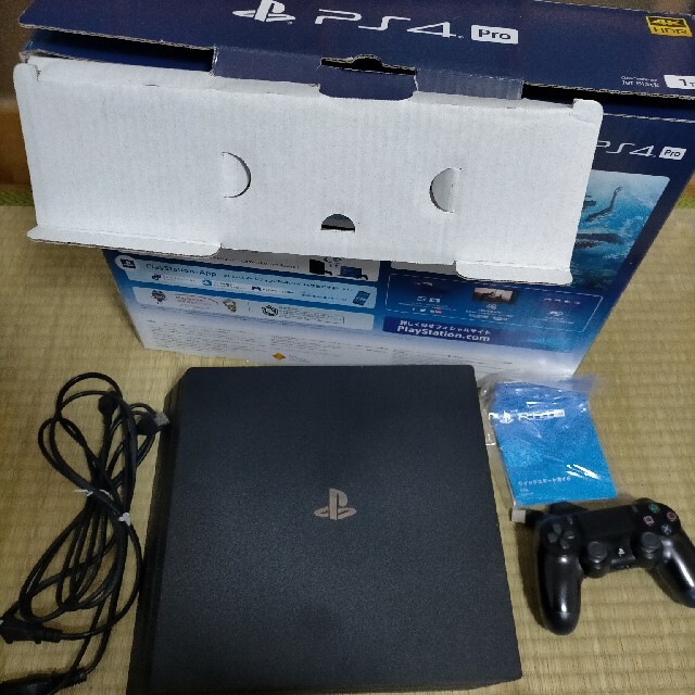 PlayStation4(プレイステーション4)のSONY PlayStation4 Pro 本体  CUH-7000BB01 エンタメ/ホビーのゲームソフト/ゲーム機本体(家庭用ゲーム機本体)の商品写真