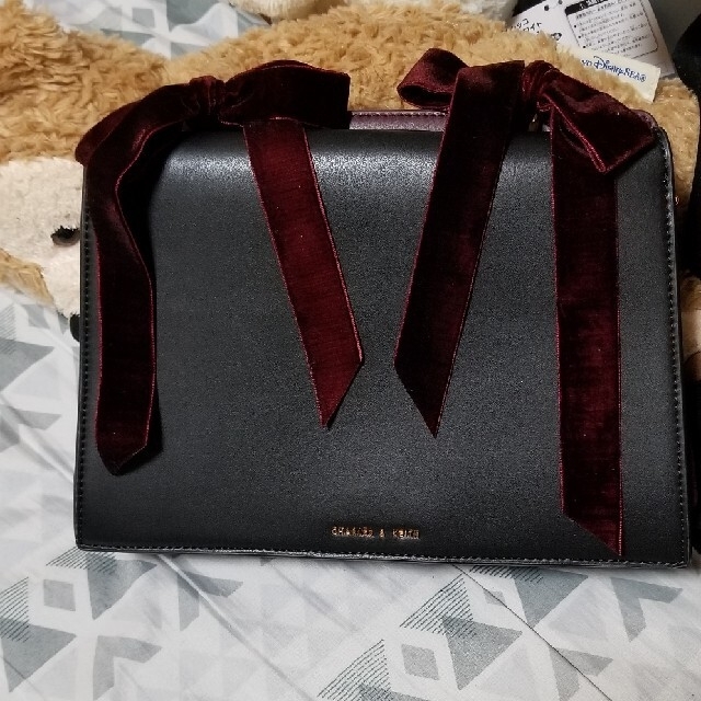 Charles and Keith(チャールズアンドキース)の最終値下げ❤CHARLES&KEITHリボンハンドバッグ レディースのバッグ(ハンドバッグ)の商品写真