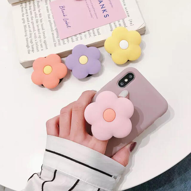 お花♡ポップソケット スマホ/家電/カメラのスマホアクセサリー(その他)の商品写真