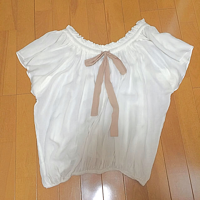 deicy(デイシー)のdeicy♡白トップスバックリボンつき♡ レディースのトップス(カットソー(半袖/袖なし))の商品写真