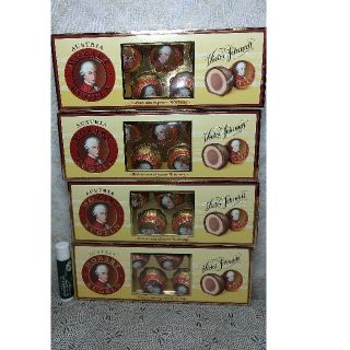 ★格安❗️オーストリアモーツァルトチョコレート132g(8粒入)×4箱(菓子/デザート)