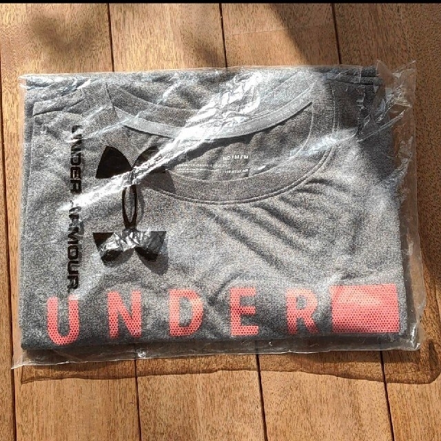 UNDER ARMOUR(アンダーアーマー)のUNDER ARMOUR　Tシャツ レディースのトップス(Tシャツ(半袖/袖なし))の商品写真