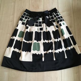 トゥービーシック(TO BE CHIC)のTO BE CHIC フレアースカート(ひざ丈スカート)