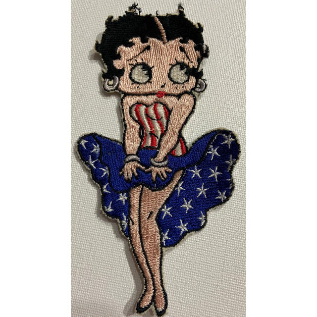 Betty boop ベティブープ　usedワッペン　アメリカ国旗ドレス　刺繍 ハンドメイドの素材/材料(各種パーツ)の商品写真