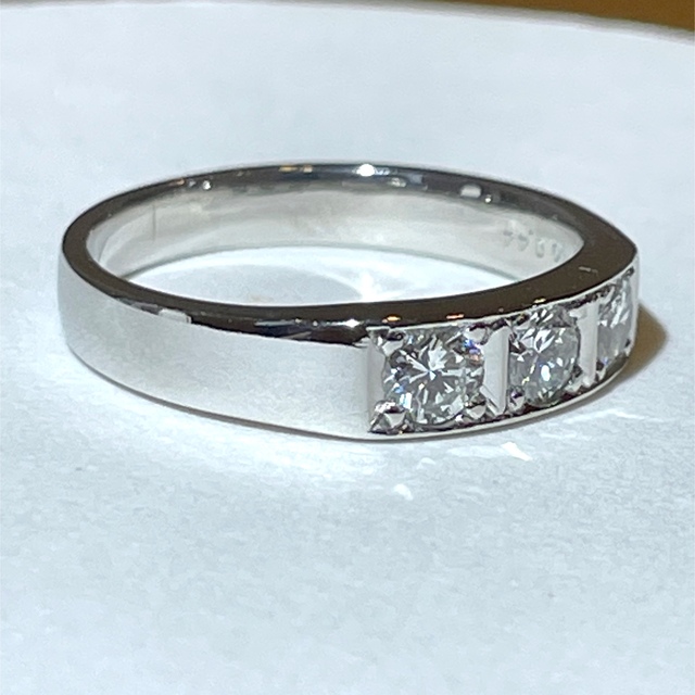 正規品】 ☆Pt900 ダイヤ3石0.44ct付きリング☆ リング(指輪) - rinsa.ca