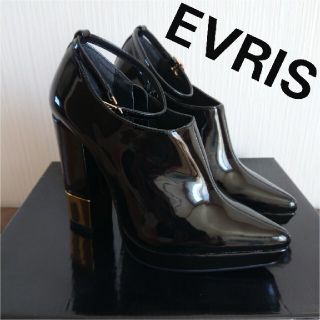 エヴリス(EVRIS)の《新品・未使用》EVRIS エナメルストラップブーティ(ブーティ)