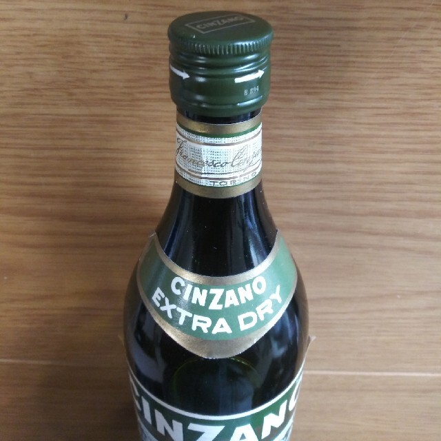 古酒ベルモット　チンザノ　エキストラドライ白 食品/飲料/酒の酒(リキュール/果実酒)の商品写真