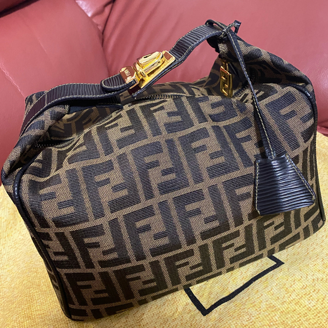 FENDI - 【美品】FENDI フェンディ ズッカ柄バニティバッグ ☆正規品