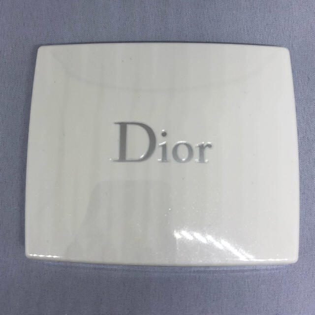 Dior(ディオール)の🌺未使用　Dior スノー　ブラッシュ&ブルームパウダー コスメ/美容のベースメイク/化粧品(フェイスパウダー)の商品写真