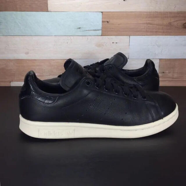 adidas(アディダス)のadidas STAN SMITH 23.5cm レディースの靴/シューズ(スニーカー)の商品写真