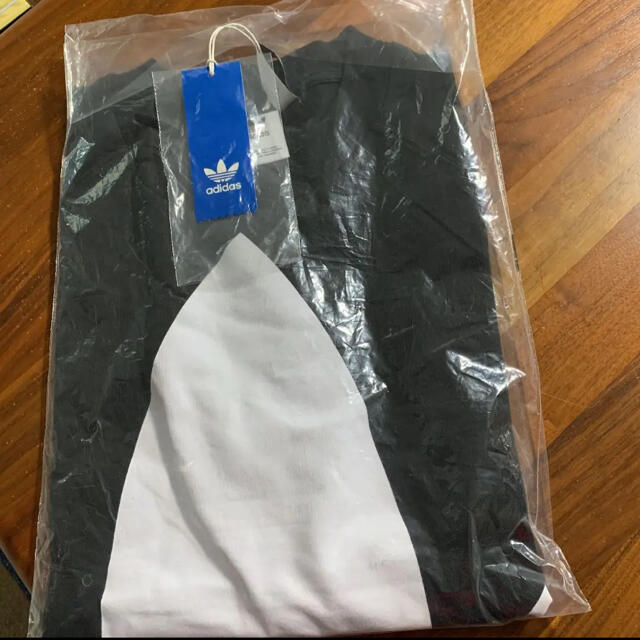 adidas(アディダス)のadidas originals Tシャツ 2XL ビッグロゴ 黒 XO メンズのトップス(Tシャツ/カットソー(半袖/袖なし))の商品写真
