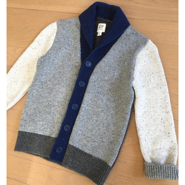 GAP Kids(ギャップキッズ)のGAP 120センチカーディガン☆☆ キッズ/ベビー/マタニティのキッズ服男の子用(90cm~)(カーディガン)の商品写真