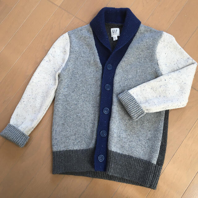 GAP Kids(ギャップキッズ)のGAP 120センチカーディガン☆☆ キッズ/ベビー/マタニティのキッズ服男の子用(90cm~)(カーディガン)の商品写真