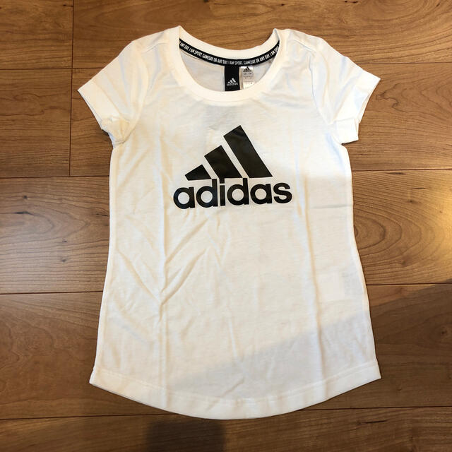 adidas(アディダス)のアディダス　Tシャツ　130 キッズ/ベビー/マタニティのキッズ服女の子用(90cm~)(Tシャツ/カットソー)の商品写真