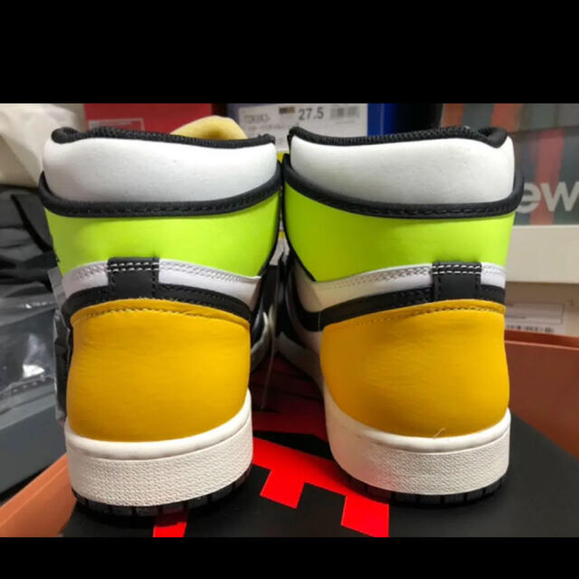 NIKE(ナイキ)のNIKE AIR JORDAN1 Volt Gold ジョーダン1 新品未使用 メンズの靴/シューズ(スニーカー)の商品写真