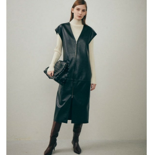 LE CIEL BLEU(ルシェルブルー)の新品 ☆ ルシェルブルー Faux Leather Gilet Dress レディースのワンピース(ひざ丈ワンピース)の商品写真