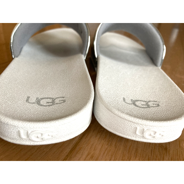 UGG(アグ)の【UGG】夏向けサンダル　２４センチ　正規品 レディースの靴/シューズ(サンダル)の商品写真