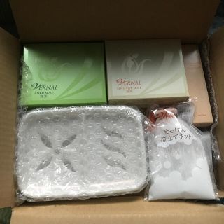 セッキセイ(雪肌精)のヴァーナル　vernal 石鹸 パっと白洗顔セット(洗顔料)