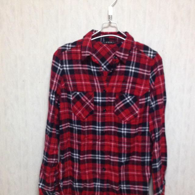 INGNI(イング)の赤チェックシャツ レディースのトップス(シャツ/ブラウス(長袖/七分))の商品写真