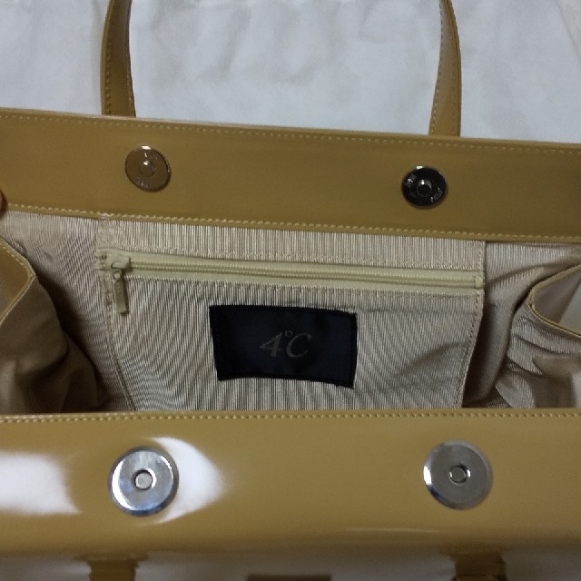 4℃(ヨンドシー)の4℃ハンドバッグ レディースのバッグ(ハンドバッグ)の商品写真