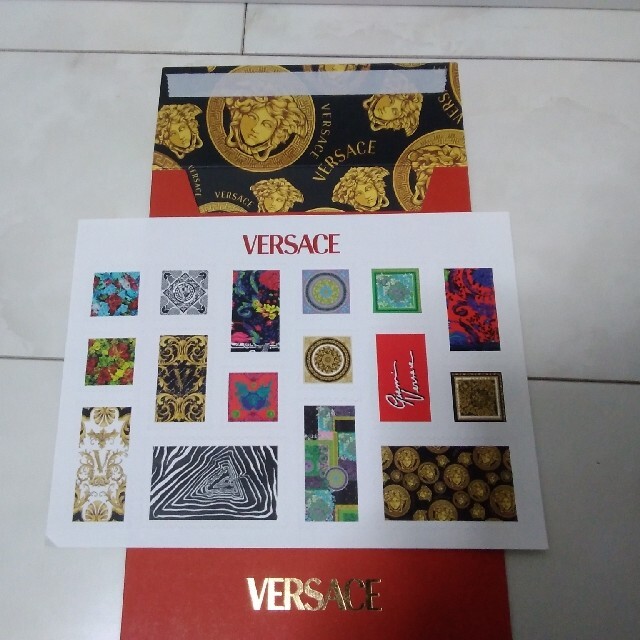 VERSACE(ヴェルサーチ)の【非売品】ヴェルサーチ　デザインシール インテリア/住まい/日用品の文房具(シール)の商品写真