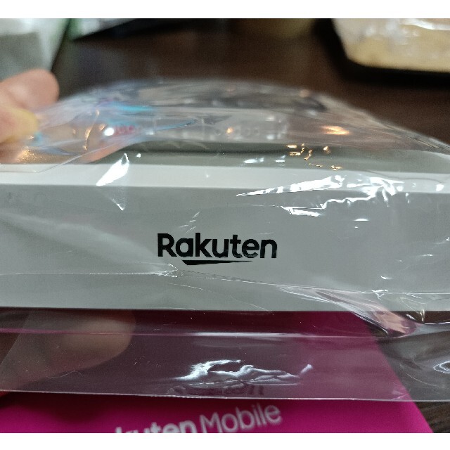 Rakuten(ラクテン)の楽天ハンド（Rakuten Hand）　新品未開封　黒 スマホ/家電/カメラのスマートフォン/携帯電話(スマートフォン本体)の商品写真