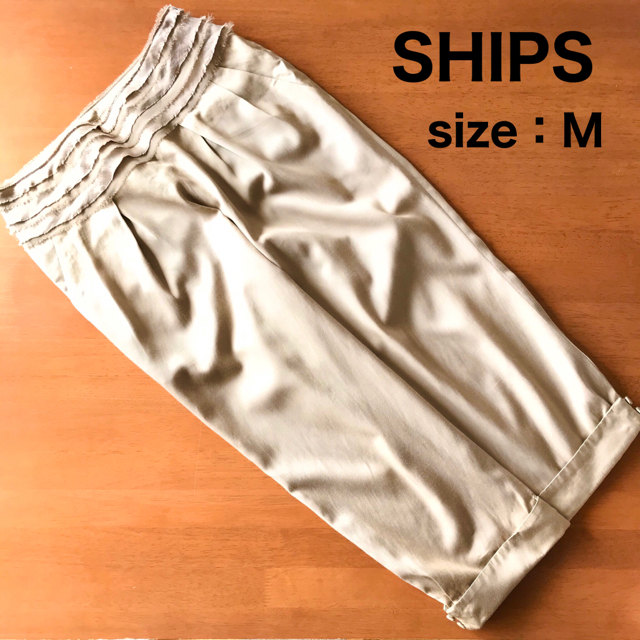 SHIPS(シップス)のSHIPS シップス テーパードパンツ M ゴールドベージュ レディースのパンツ(クロップドパンツ)の商品写真