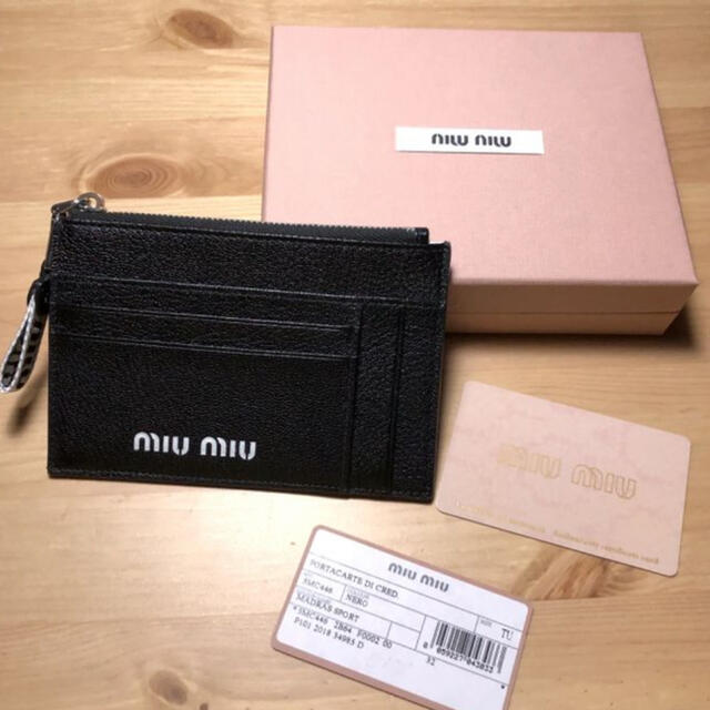 ￥28000→￥19800【未使用箱付き】MIUMIU★ コンパクト財布