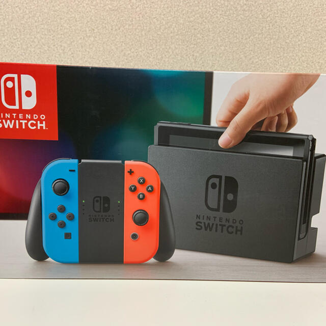 Nintendo Switch本体とJoy-Con4つ