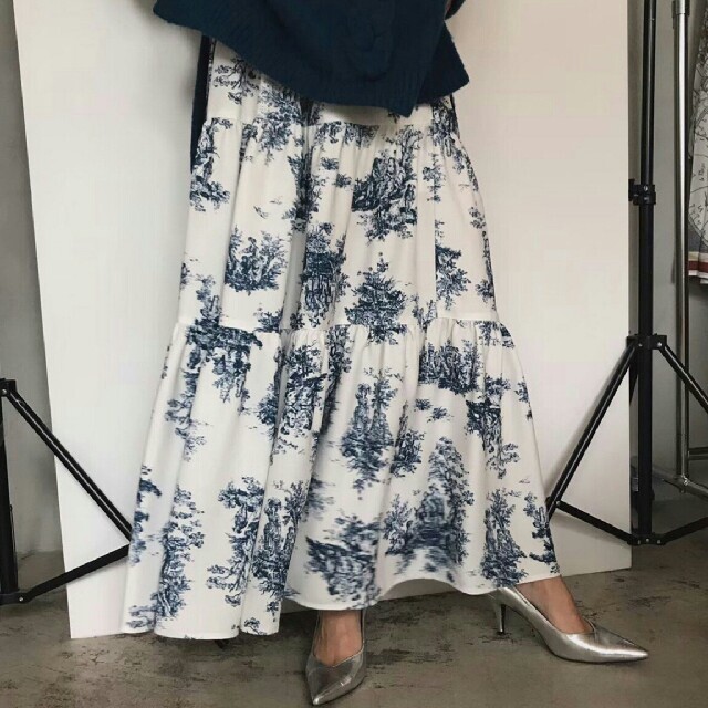 Ameri VINTAGE(アメリヴィンテージ)の新品タグつき AVA TULLE DOCKING SKIRT Sサイズ レディースのスカート(ロングスカート)の商品写真