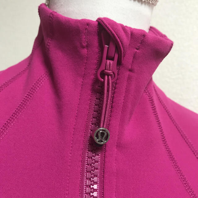 トレーニング/エクササイズlululemon ルルレモン　Define Jacket サイズ4