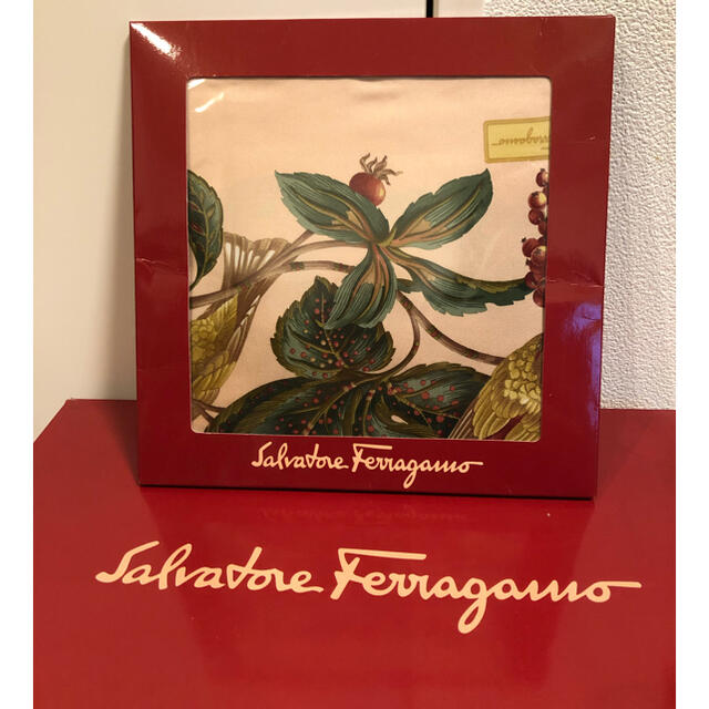 Salvatore Ferragamo(サルヴァトーレフェラガモ)のサルヴァトーレフェラガモ　スカーフ　新品未使用品 レディースのファッション小物(バンダナ/スカーフ)の商品写真