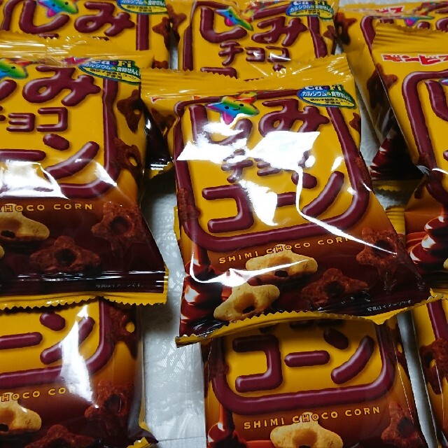 ☆しみコーン×9袋☆ 食品/飲料/酒の食品(菓子/デザート)の商品写真