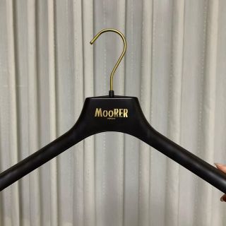 非売品 MOORER ハンガー ムーレー(ダウンジャケット)