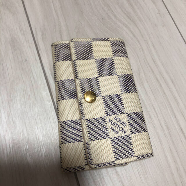 LOUIS VUITTON(ルイヴィトン)のLouis Vuitton キーケース ダミエ アズール柄　ホワイト レディースのファッション小物(キーケース)の商品写真