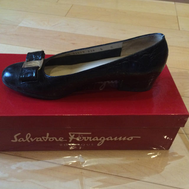 Salvatore Ferragamo(サルヴァトーレフェラガモ)のフェラガモパンプス レディースの靴/シューズ(ハイヒール/パンプス)の商品写真