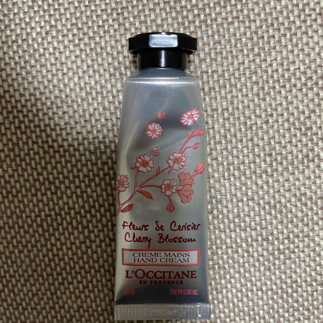 L'OCCITANE(ロクシタン)のロクシタン　ミニハンドクリーム　チェリーブロッサム10ml コスメ/美容のボディケア(ハンドクリーム)の商品写真