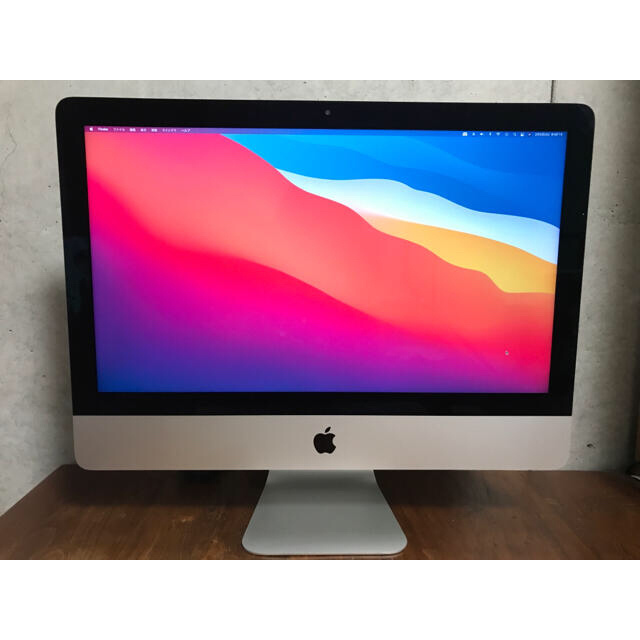 Apple(アップル)のiMac 21.5インチ Mid 2017 MNDY2J/A テンキー付KB  スマホ/家電/カメラのPC/タブレット(デスクトップ型PC)の商品写真