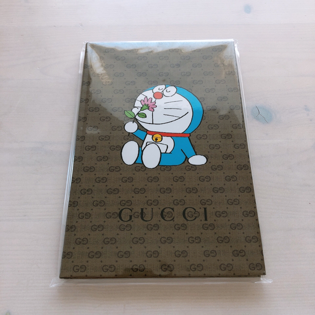 Gucci(グッチ)の【ヌン様専用】cancam 付録 GUCCI ドラえもんノート ＜新品・未開封＞ インテリア/住まい/日用品の文房具(ノート/メモ帳/ふせん)の商品写真