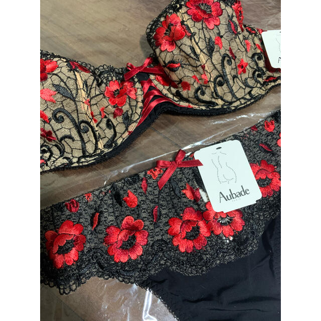 LA PERLA(ラペルラ)のAUBADEオーバドゥFIEVRE ANDALOUSE 75C/3 レディースの下着/アンダーウェア(ブラ&ショーツセット)の商品写真