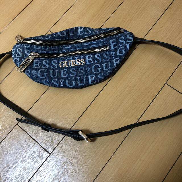 GUESS(ゲス)のGUESS ウエポ レディースのバッグ(ボディバッグ/ウエストポーチ)の商品写真