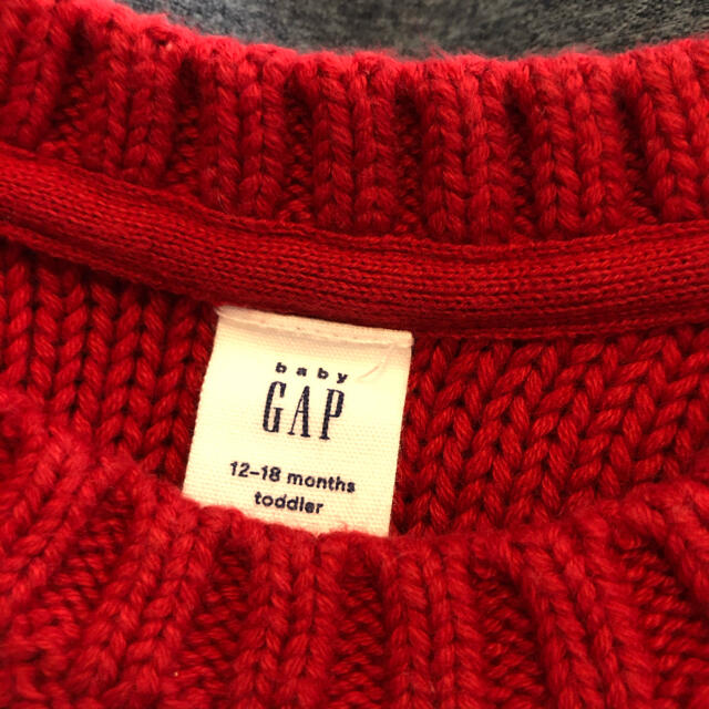 babyGAP(ベビーギャップ)のbaby GAP♡ケーブルニット　赤　お値下げ中 キッズ/ベビー/マタニティのキッズ服女の子用(90cm~)(ニット)の商品写真