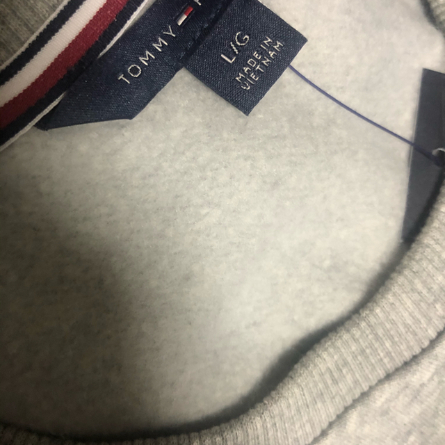 TOMMY HILFIGER(トミーヒルフィガー)の【新品・L】TOMMY HILFIGER トレーナー グレー レディースのトップス(トレーナー/スウェット)の商品写真