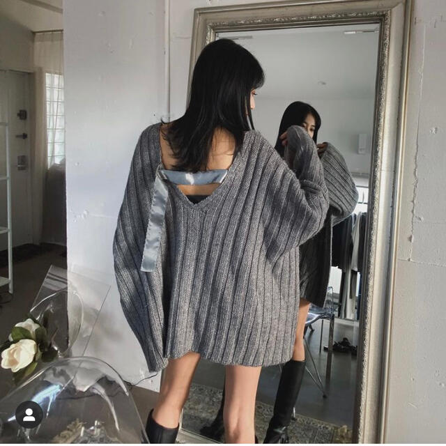 ALEXIA STAM(アリシアスタン)のBack tape Bell-sleeve Knit／juemi レディースのトップス(ニット/セーター)の商品写真